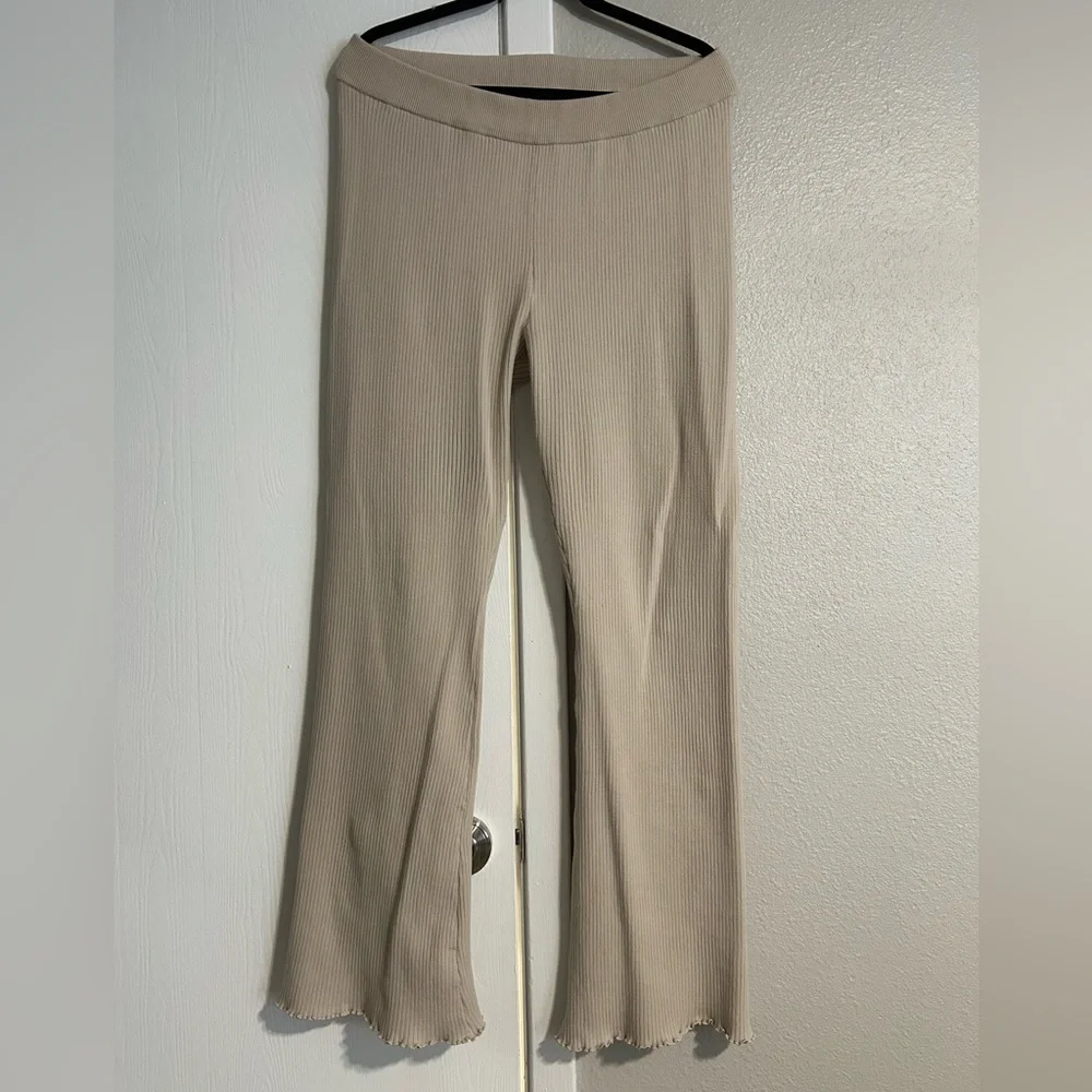 Good American L/XL Flared Beige Ribbed Pants w Elastic Waist and detailed hem - Picture 11 of 13